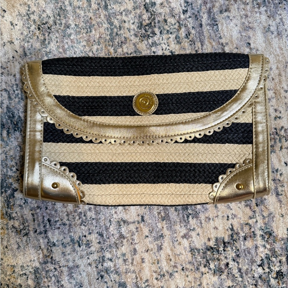 NWOT Mudpie Straw Clutch w  Black & Natural Stripes Gold Detailing